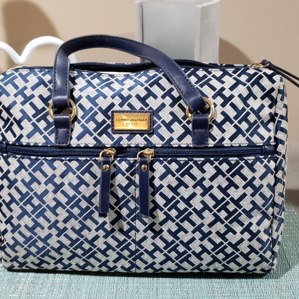 NEW Tommy Hilfiger Purse